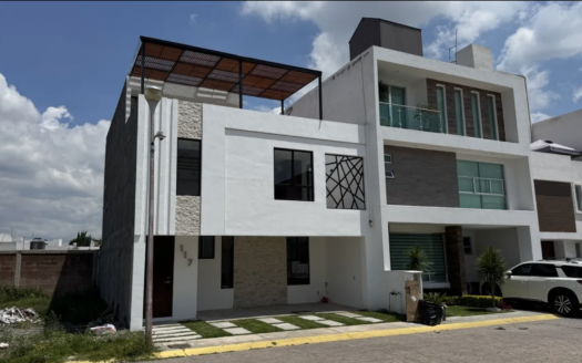 CASA EN RENTA COBRE 16